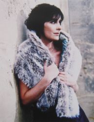 Scanned by enya.sk from the Very Best of Enya booklet. Photo by Simon Fowler.